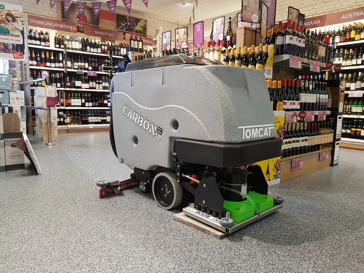 Tomcat Carbon floor Scrubber Dryer - Image 2