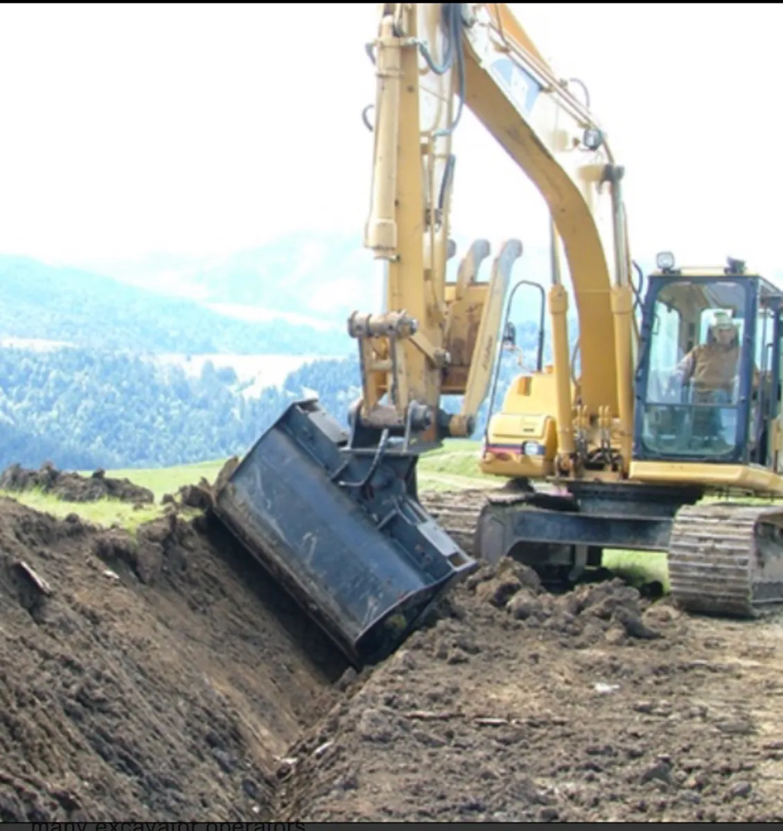 Attachment Hire / Hydraulic Tilt Bucket - Image 1