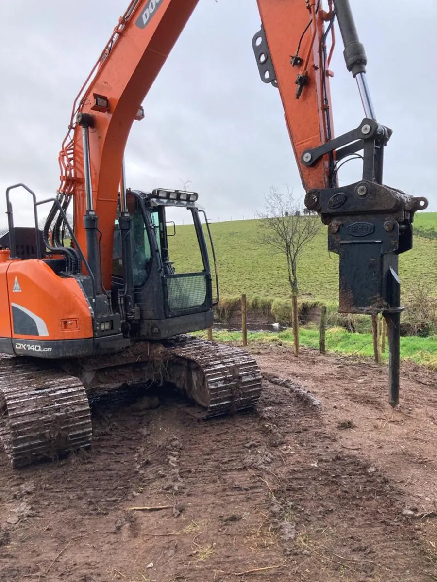 Biddy - Post Driver - Image 1