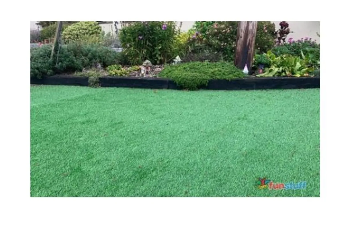 Premium Grade - Artificial Grass 1 x 10 meter roll - Image 3