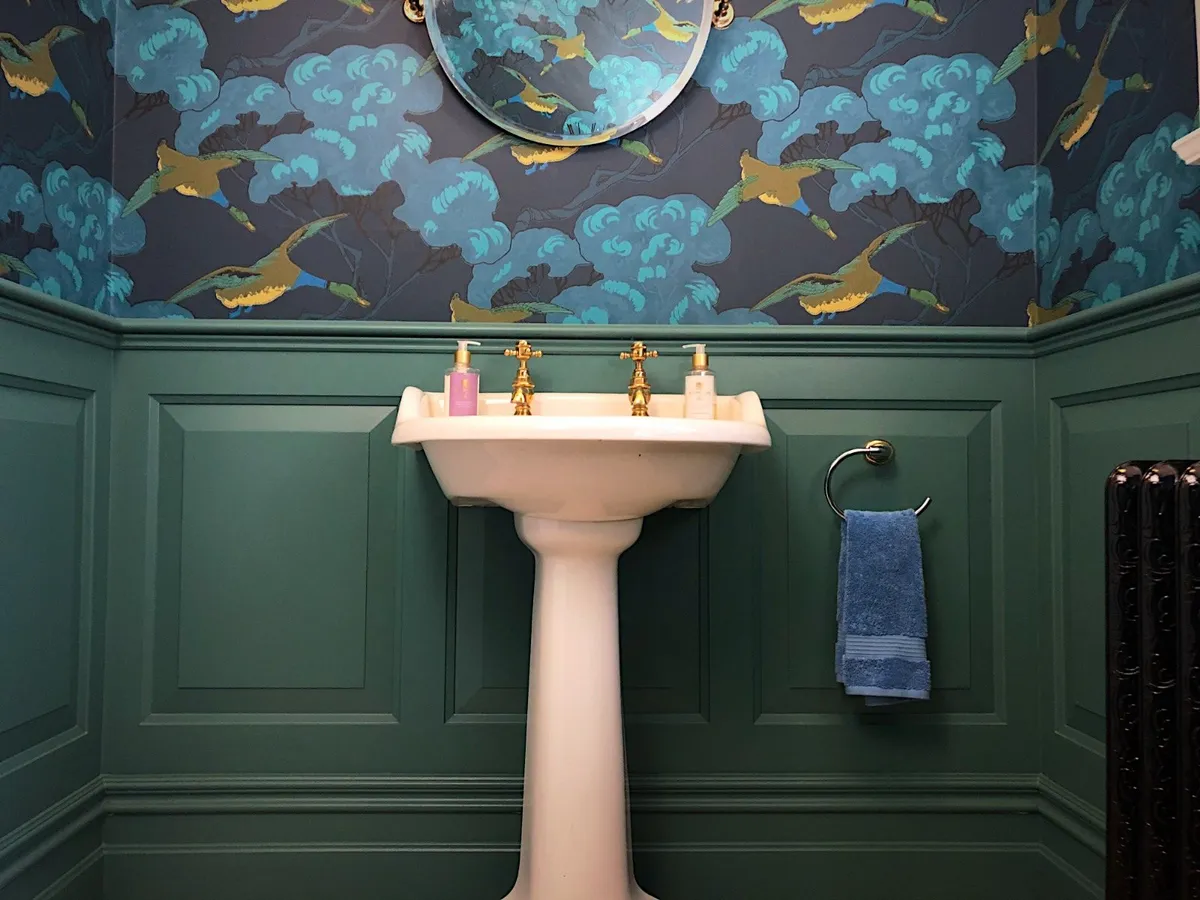 Raised wall panelling - Image 1