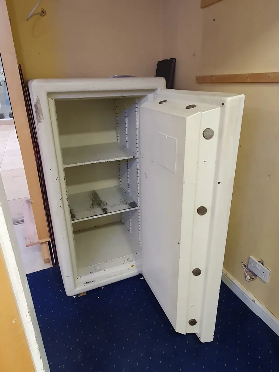 Safes, strongrooms, timelocks - Image 2