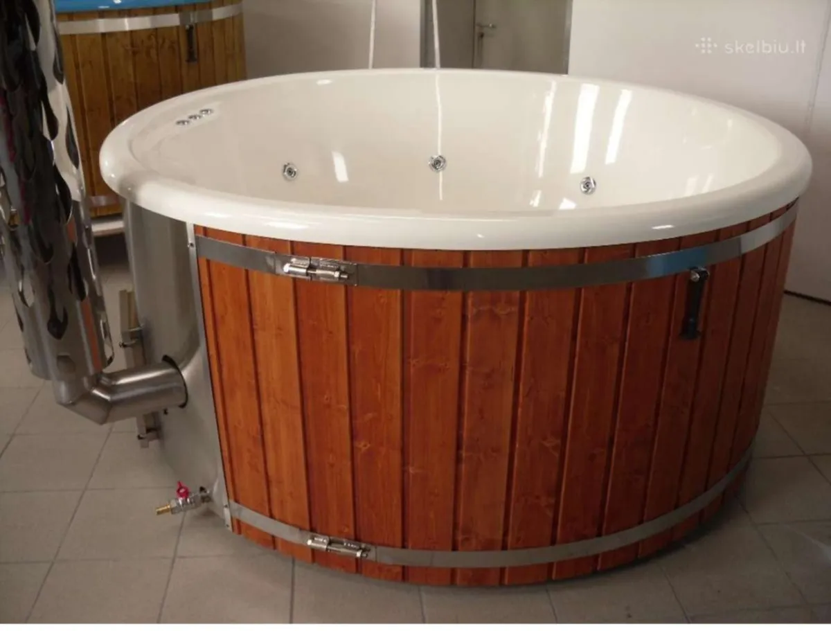 Hot tub  with integrated stove - Image 4