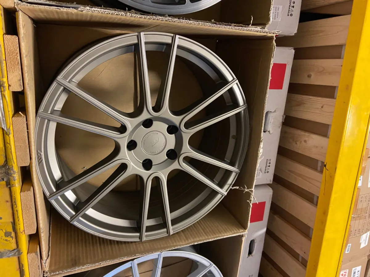 20” 5x120 bronze alloys & tyres 10” & 9”