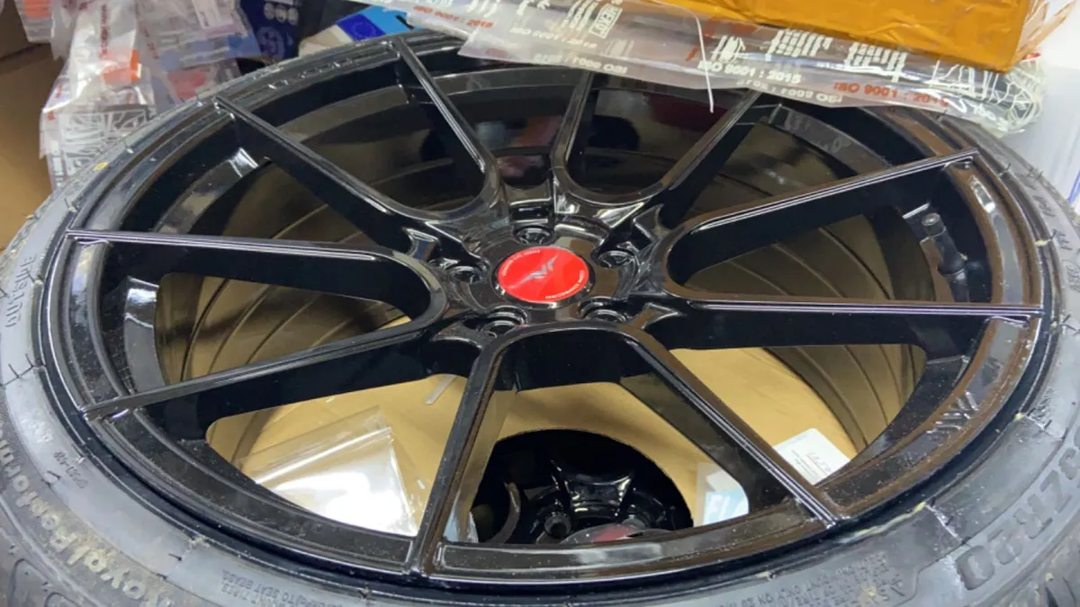 20” gloss black Ispiri alloys 10” square