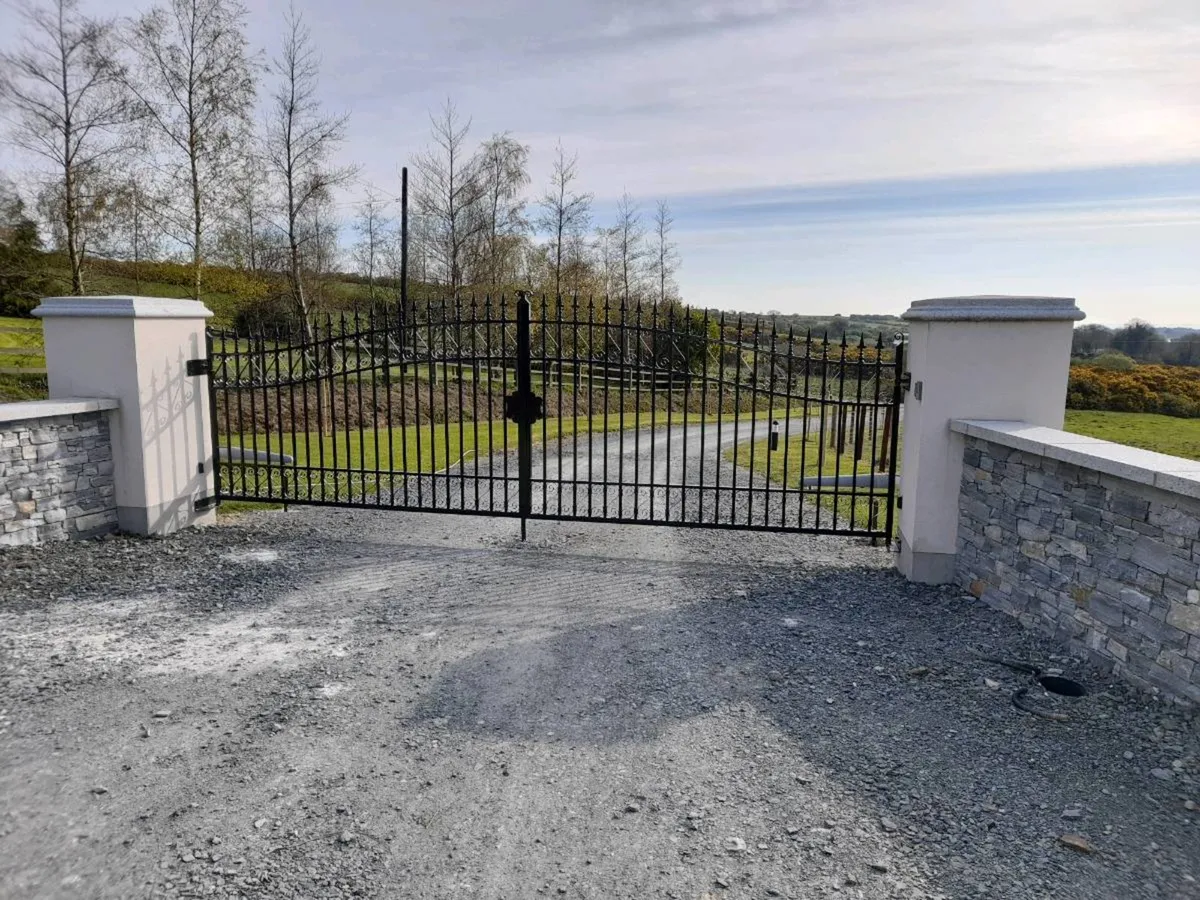 Entrance gates - Image 3