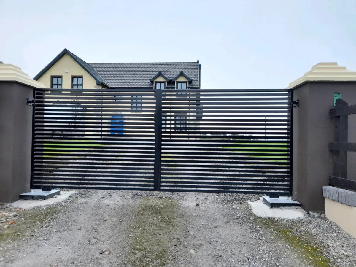 Entrance gates - Image 2