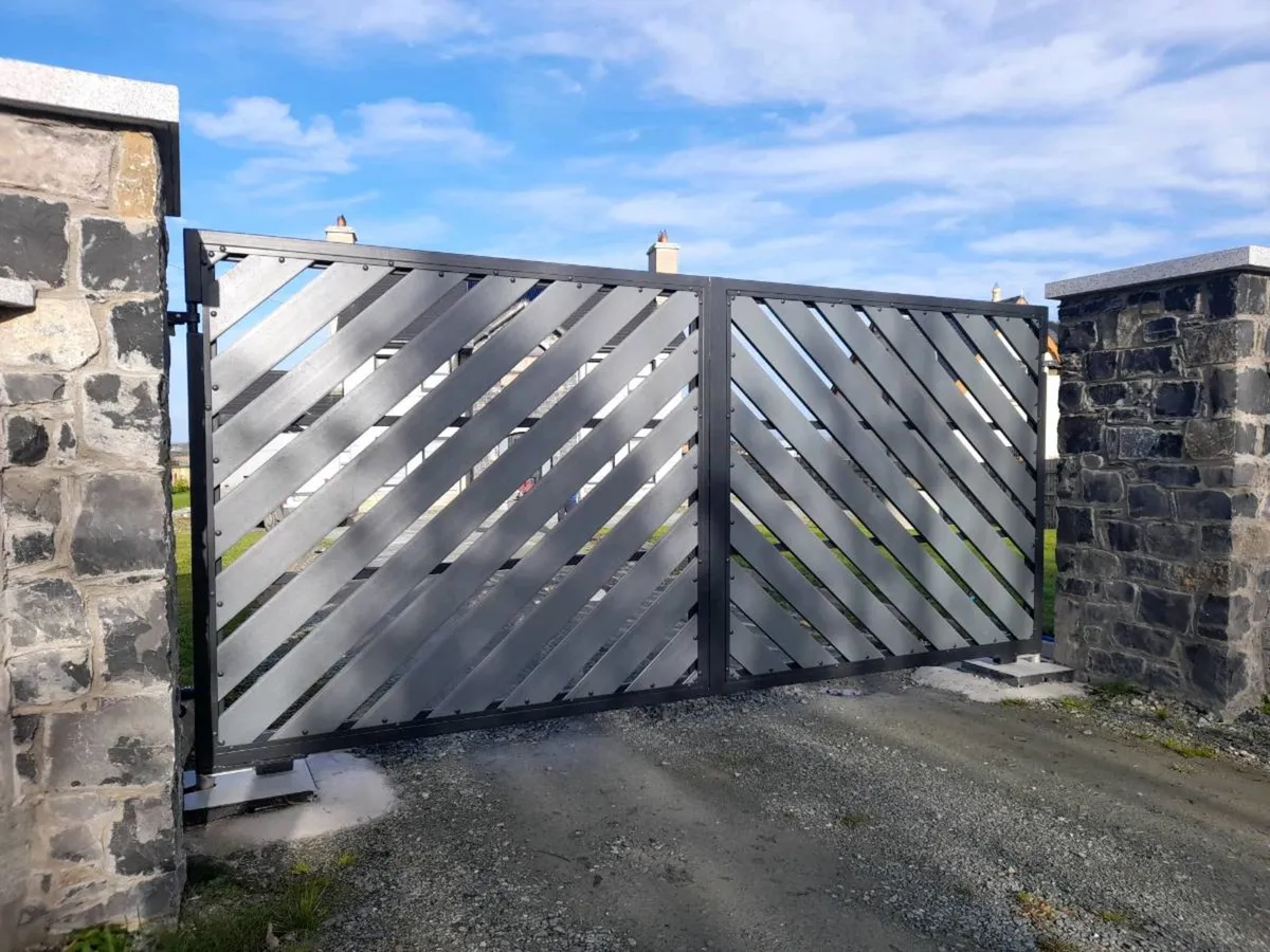 Entrance gates - Image 4