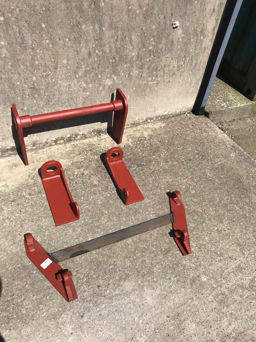 Manitou, Matbro (pin and cone)  Euro brackets - Image 1