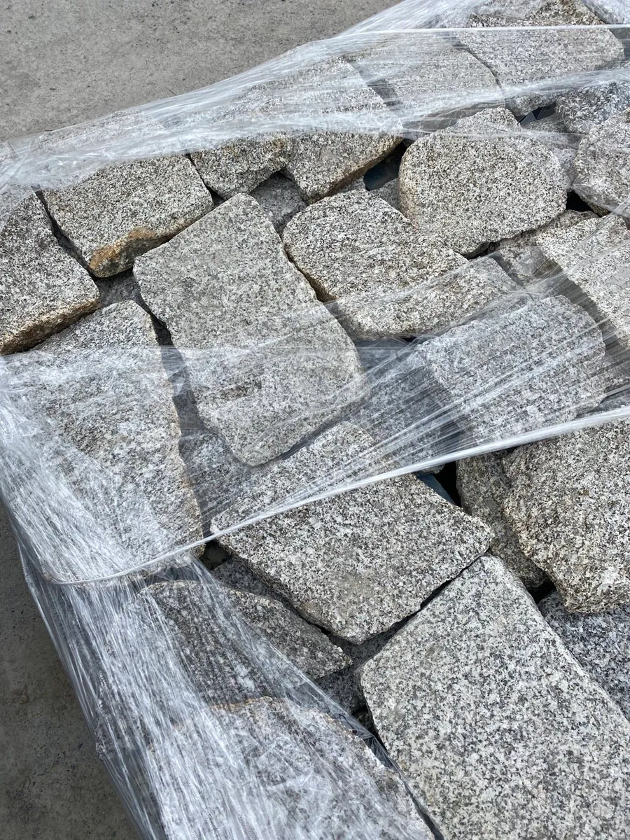 Wicklow Granite Thinstone Cladding Random Oatmeal - Image 1