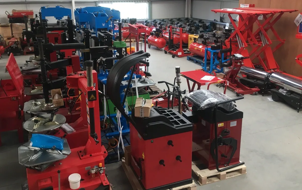 Dewalt Cordless Hedgetrimmer - Image 3