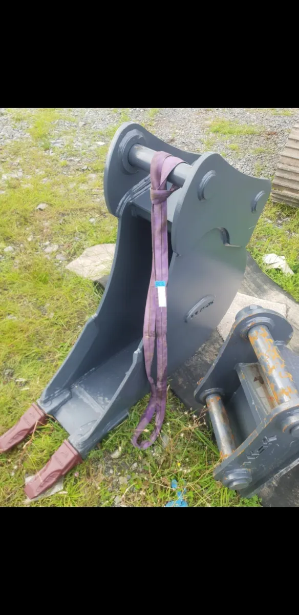 13 ton  12 inch bucket - Image 2