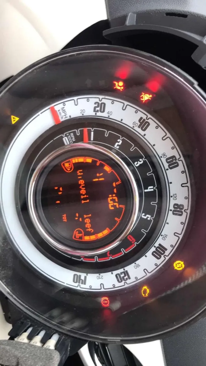 Mobile service fiat 500 lcd screen repair - Image 1