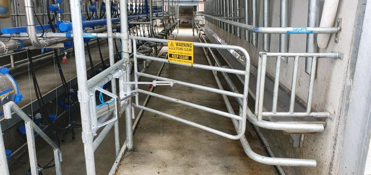 Front Milking Parlour Air Gates - Image 2