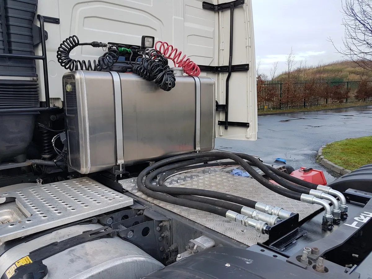 Hydraulic Oil Tanks Aluminium & Steel - Image 3