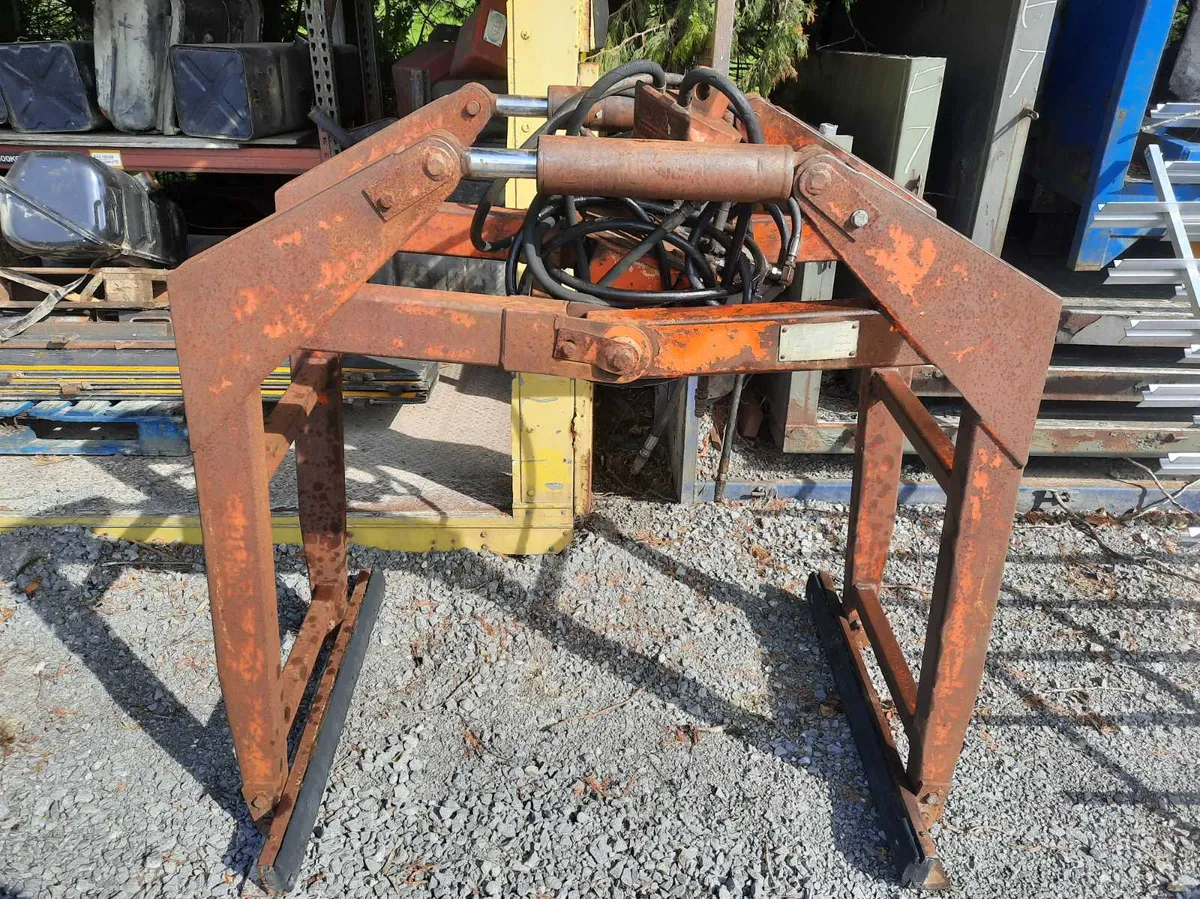 BLOCK GRAB - Image 1