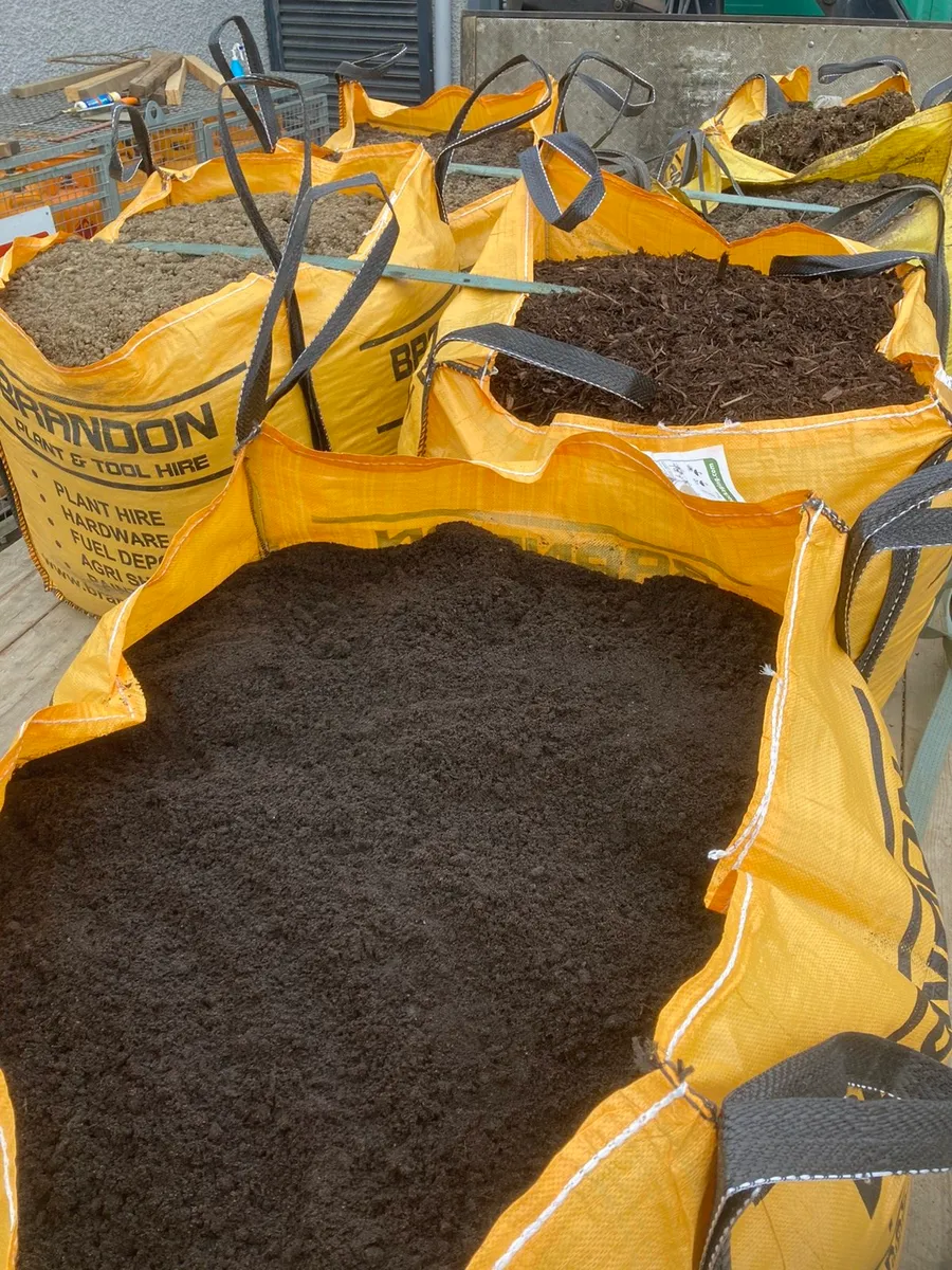 Topsoil ,bark mulch,Horse manure,gold stone - Image 1
