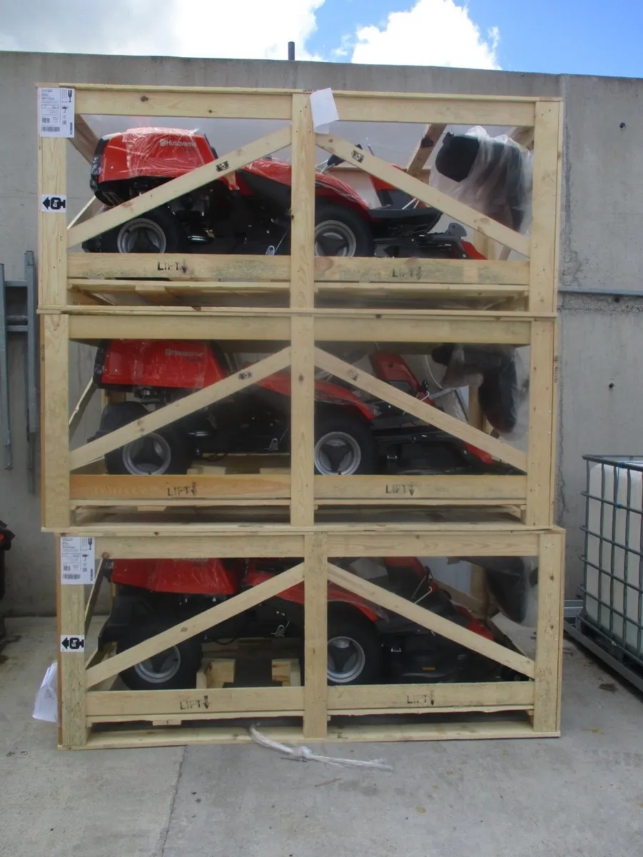 Husqvarna R 214 TC  rider mower - Image 3