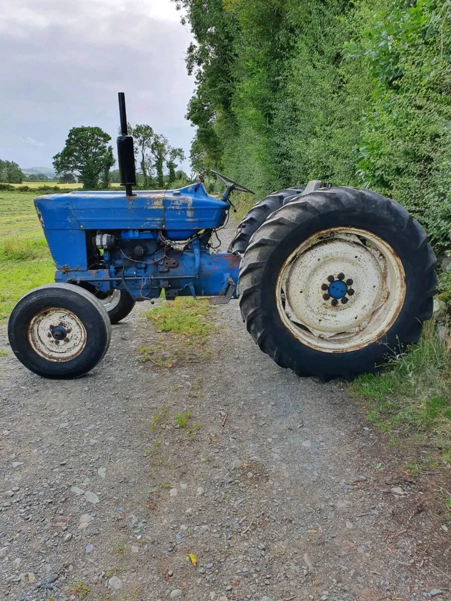 Breaking ford 2000,3000,4000,4600, and 550 digger - Image 2