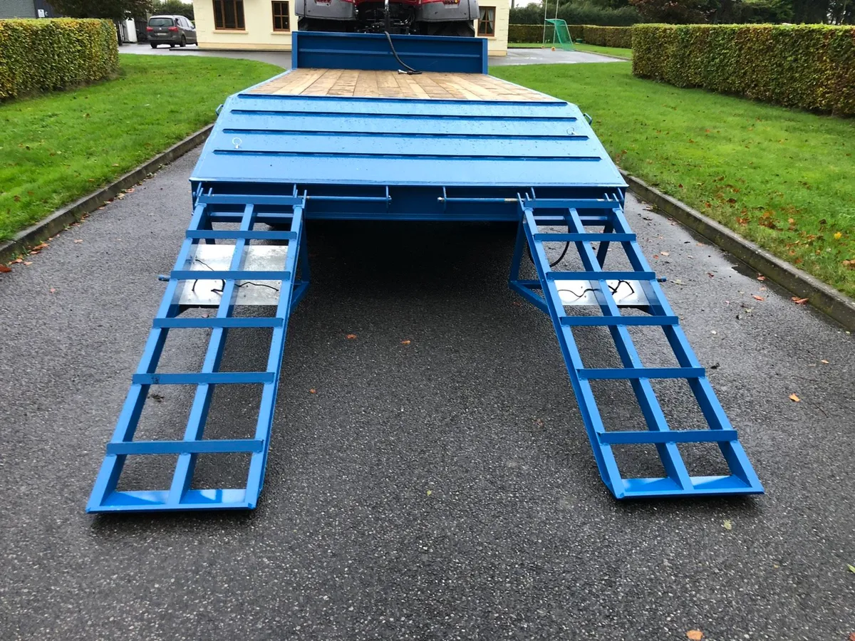 New 10 tonne lowloader and digger buckets - Image 3