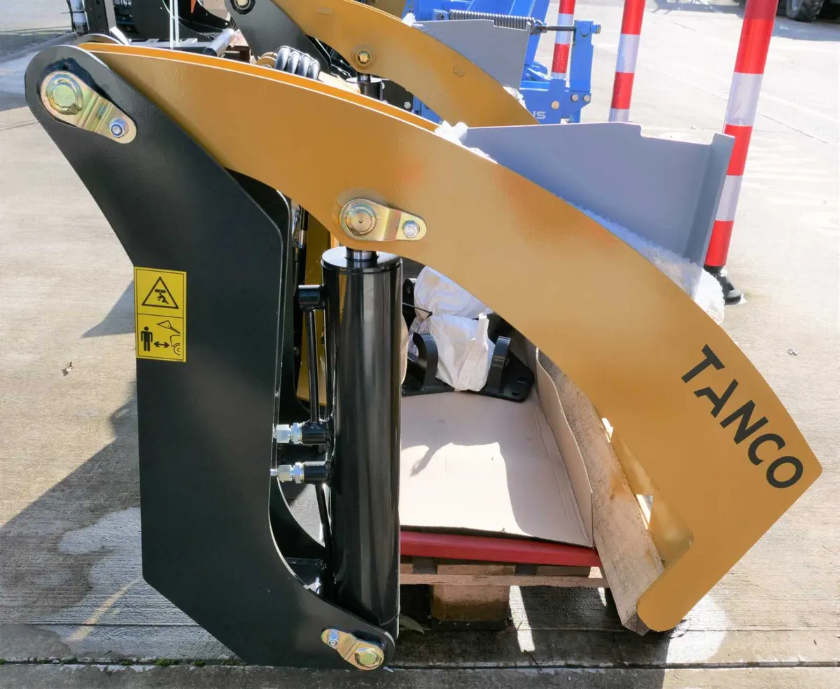 TANCO BALE SHEAR - Image 3