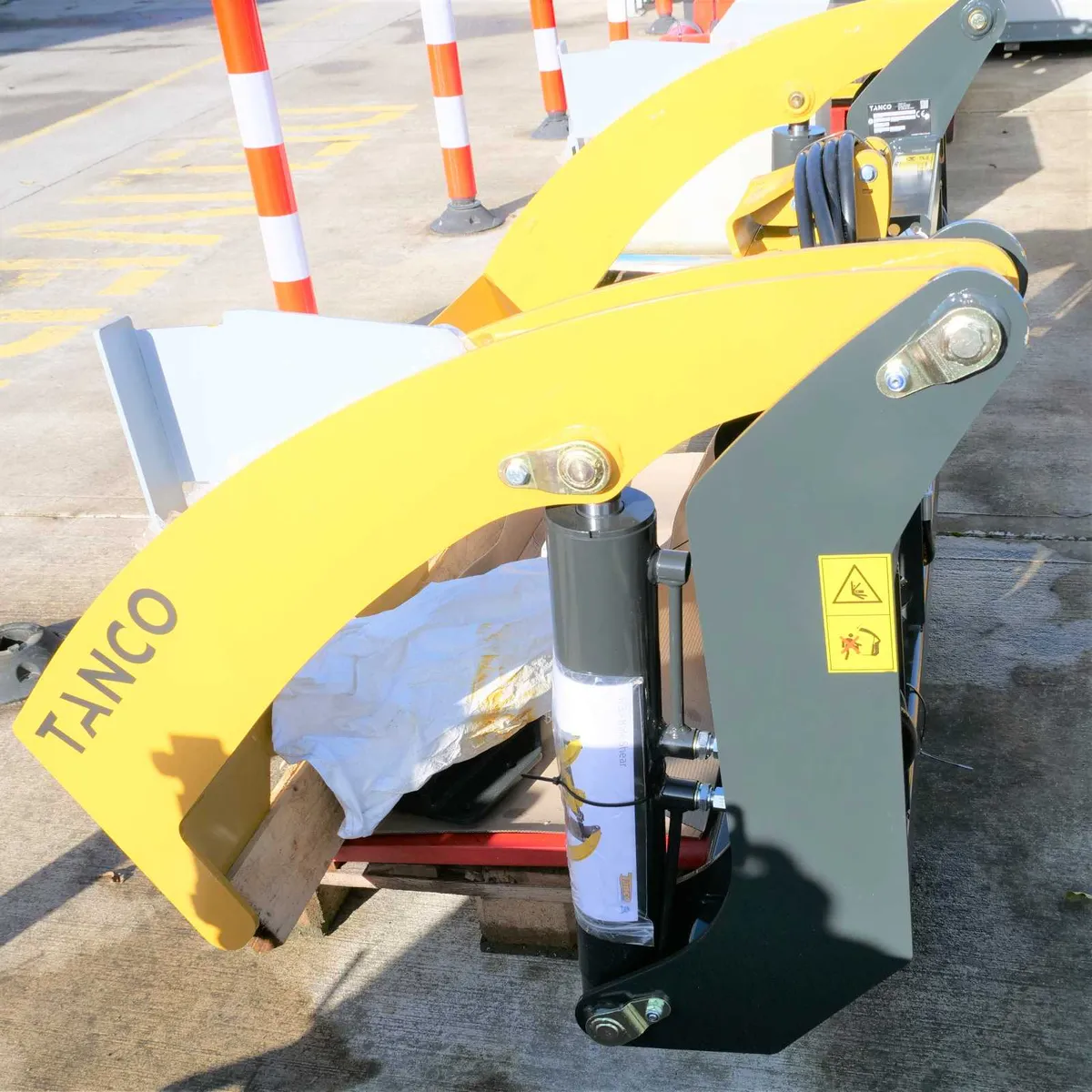 TANCO BALE SHEAR - Image 4