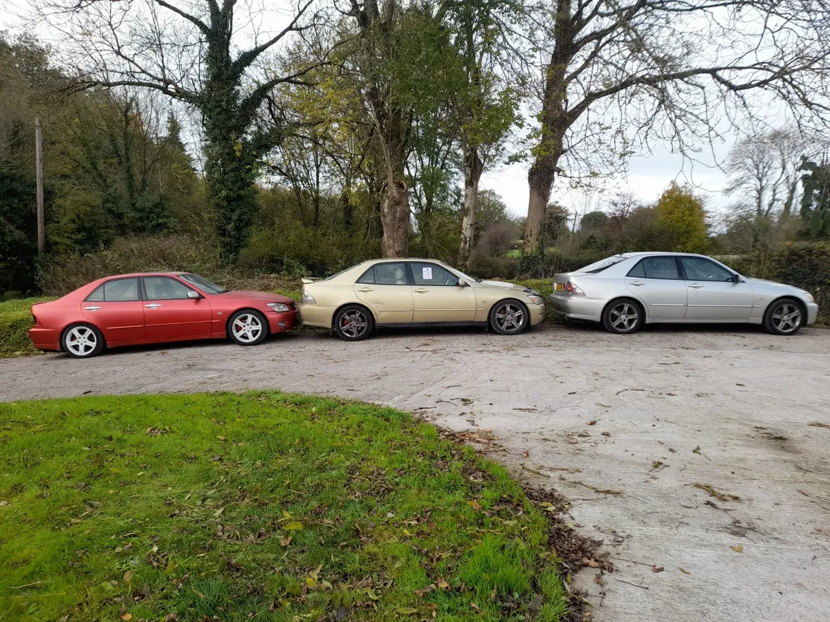 Is200, altezza, is300, sportscross .....breaking - Image 1