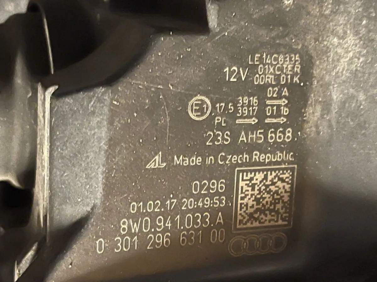 2018 Audi A4 headlight pass side xenon - Image 2