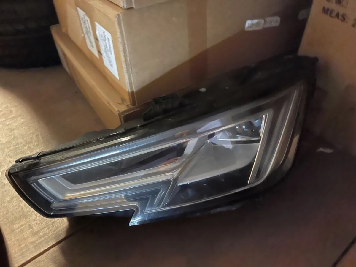 2018 Audi A4 headlight pass side xenon - Image 1