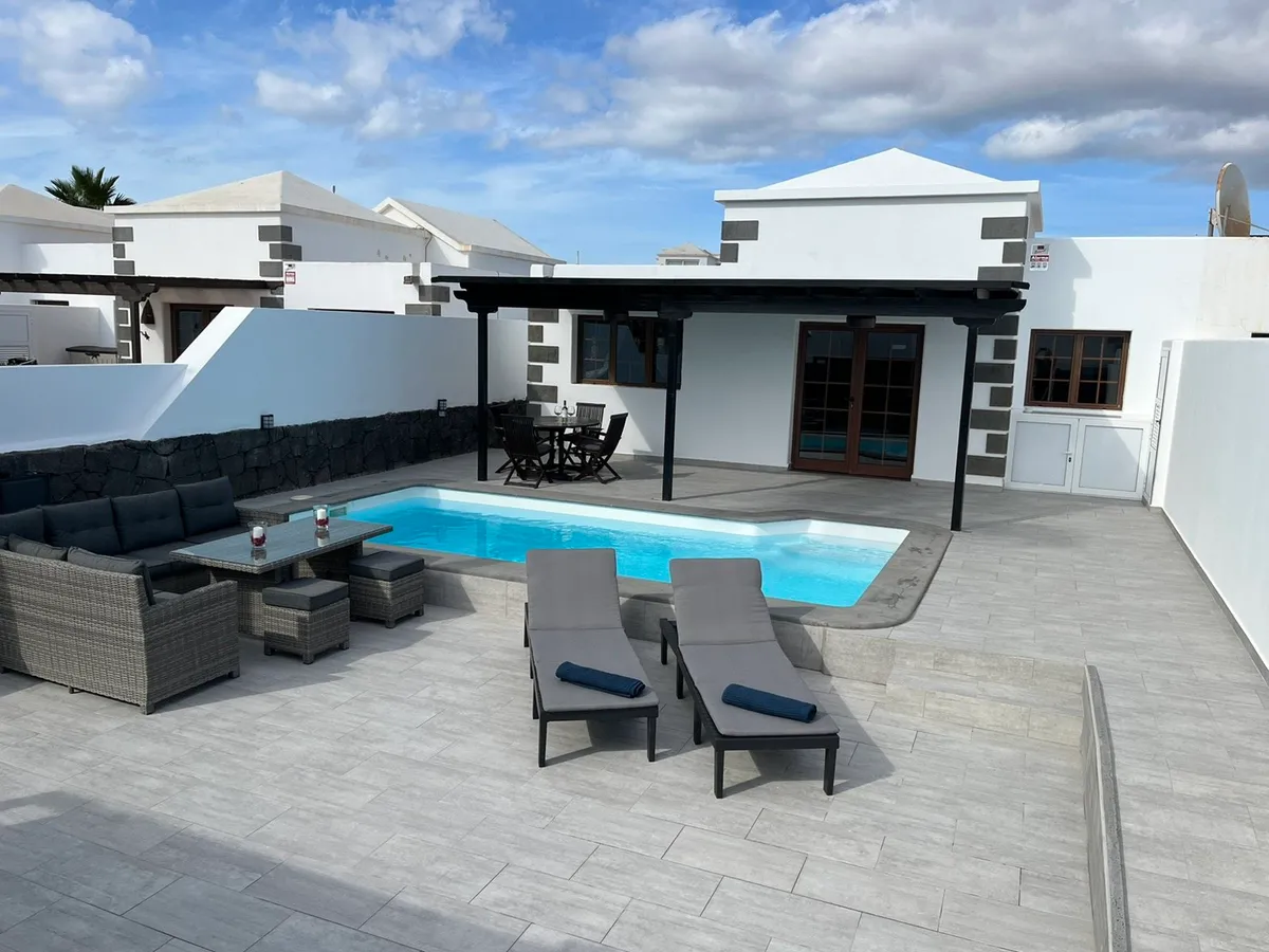2 Bed Villa - Playa Blanca - Lanzarote - Sleeps 5 - Image 1