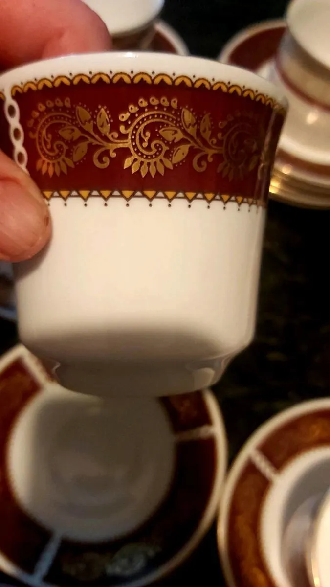 Elizabethan Burgundy Staffordshire - Image 4