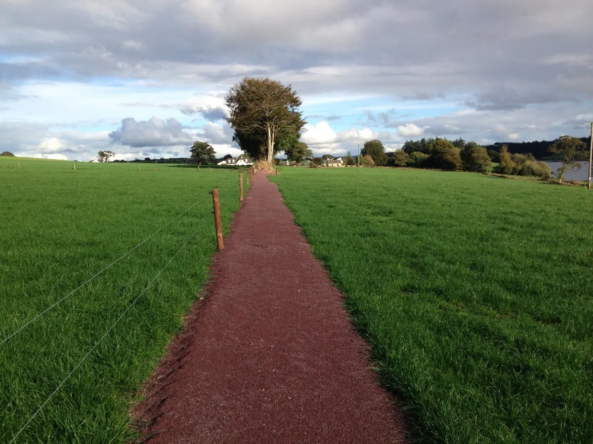 FARM ROADWAY. Red sandstone dust.Drainage stone. - Image 3