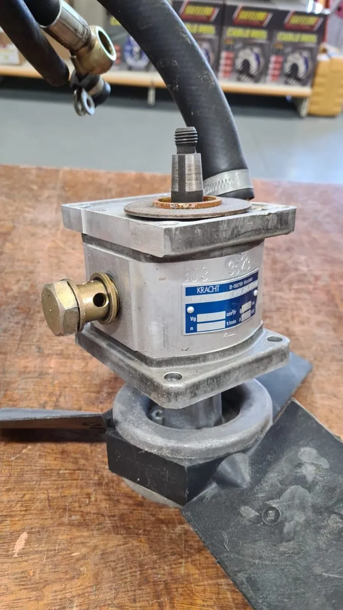 Hycon breaker hydraulic pump and tank €160 - Image 1