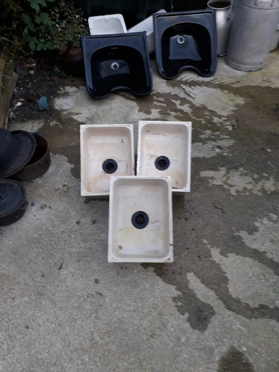 Belfast sink/cleaners sink/tires - Image 3