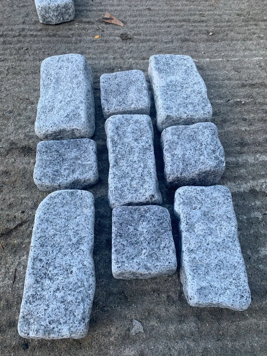 Tumbled granite cobbles - Image 3