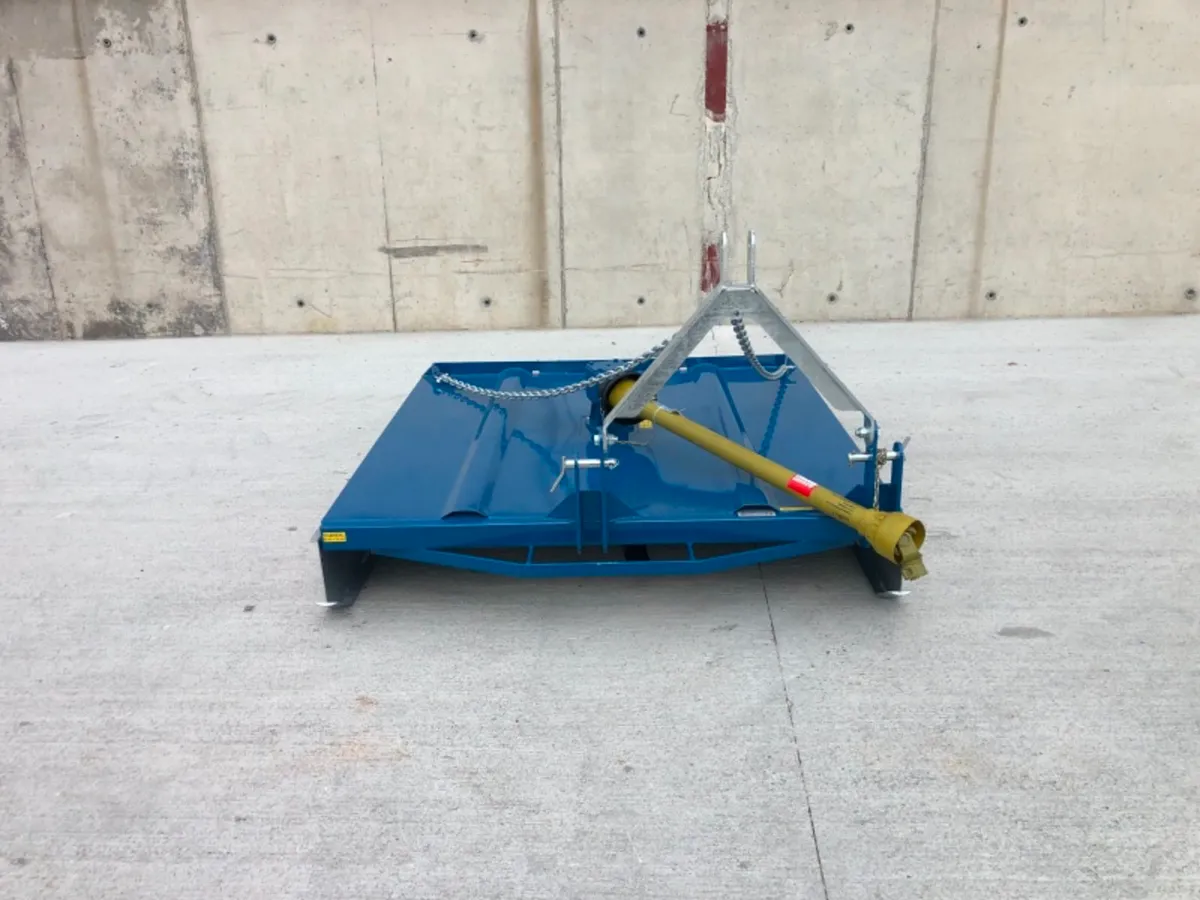 Fleming 6 Ft Grass Toppers - Image 1