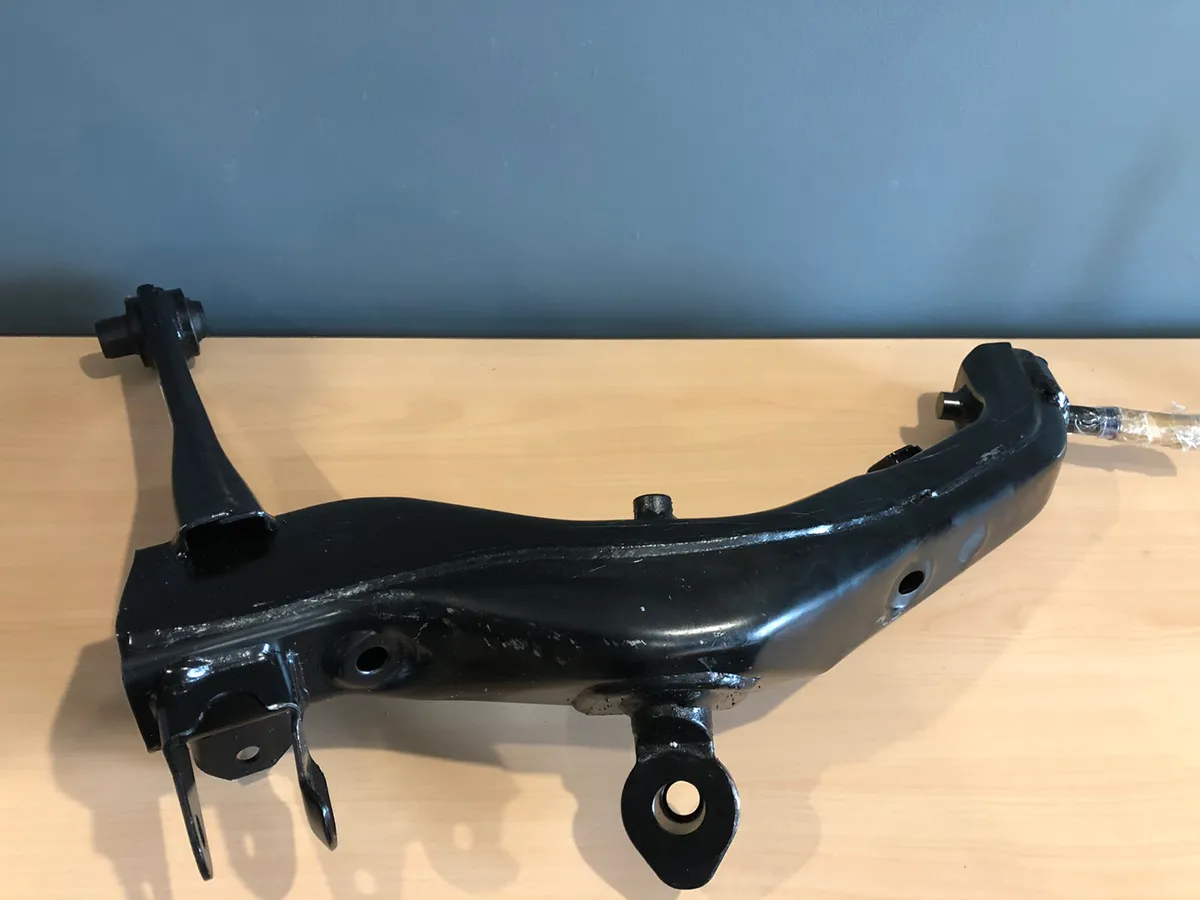 New Toyota avensis back wishbones 2003 to 2008