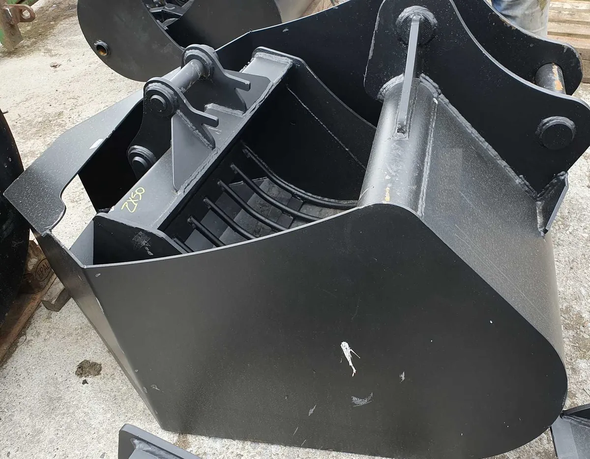 Concrete pouring bucket - Image 1