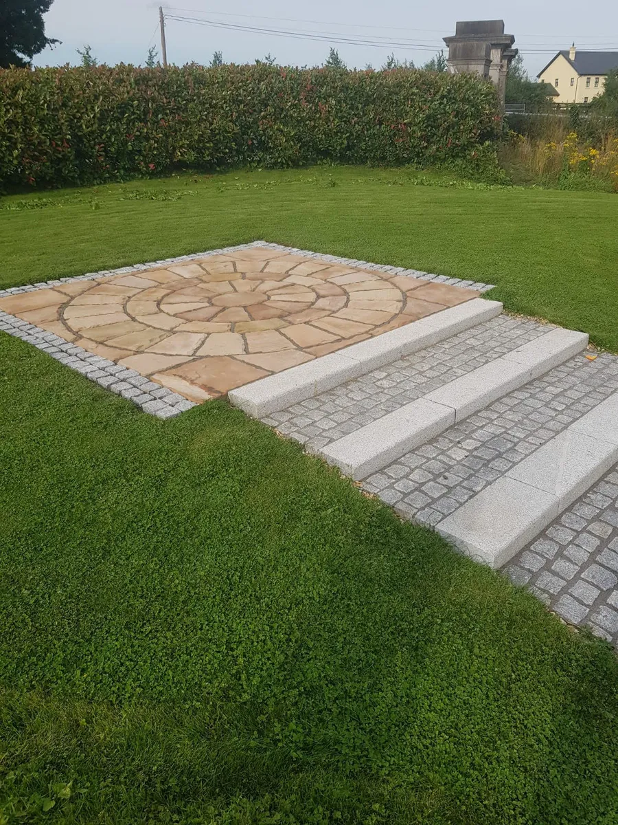 End of line Sandstone Circle