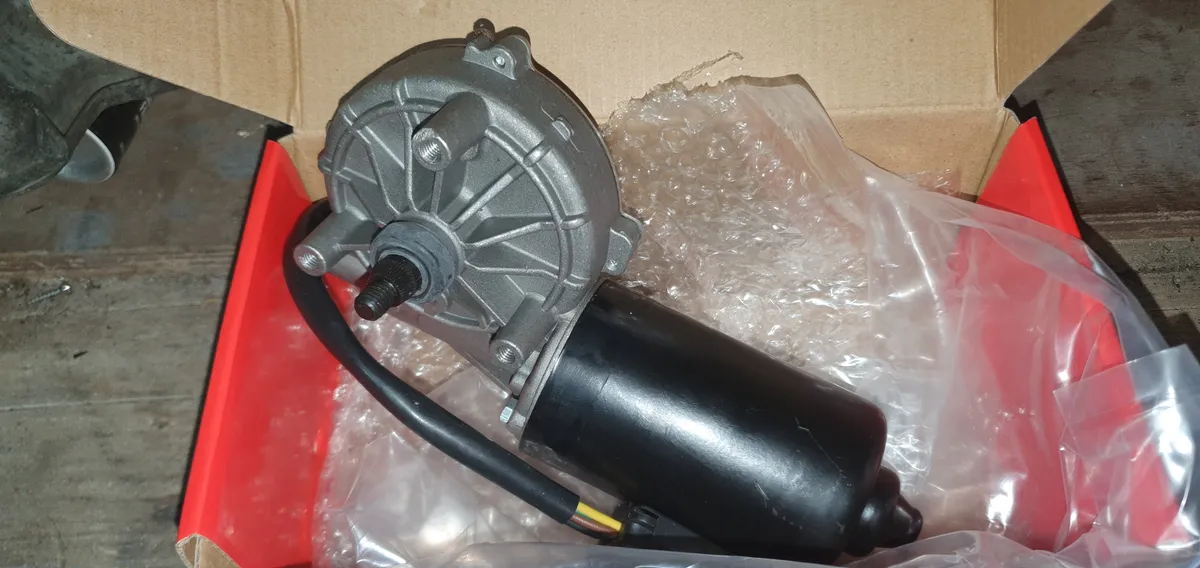 MERCEDES 190 WIPER MOTORS - Image 1