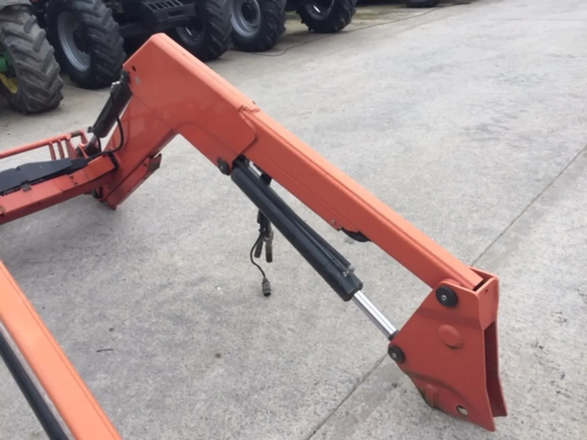 MF Quicke 960 (Q60) Fit 6485/6490/6495/7485/7495 - Image 2