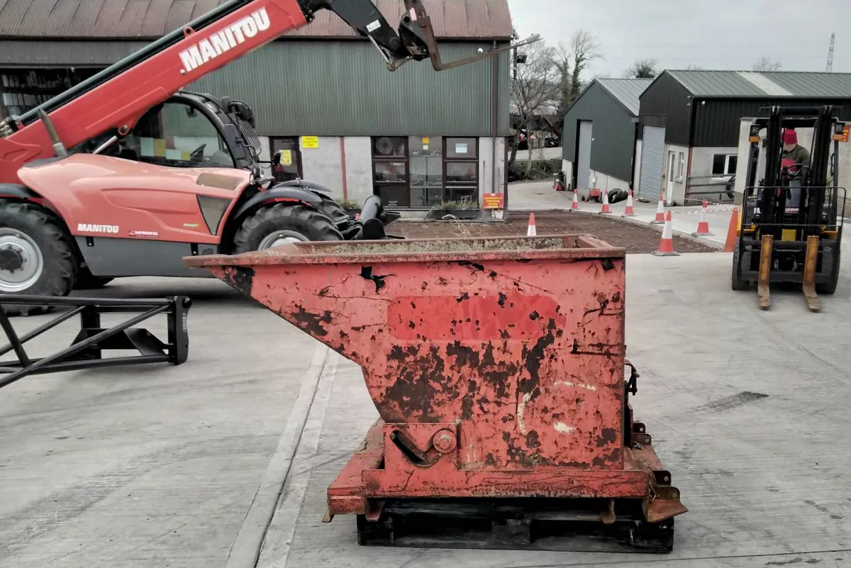 Waste Tipping Skip - Image 1
