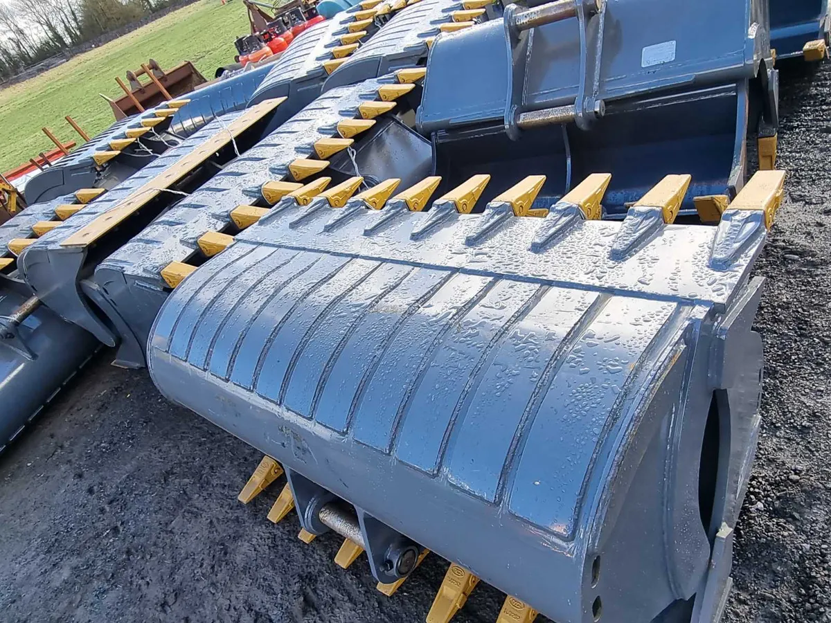 5ft Heavy duty ditching bucket with 8 teeth - Image 2