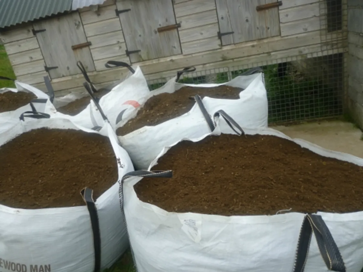 Topsoil ,compost,gold stone, Horse manure - Image 3