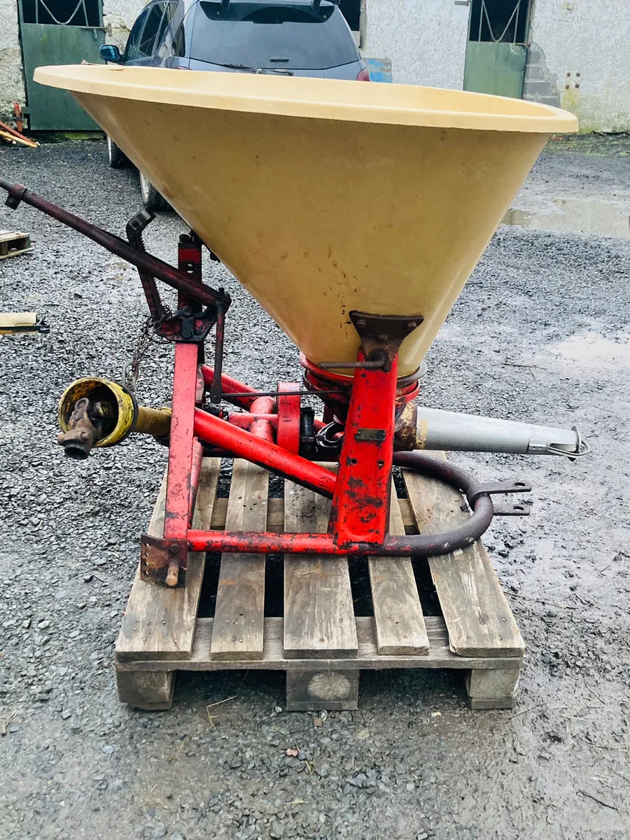 Vicon fertiliser spreader - Image 4