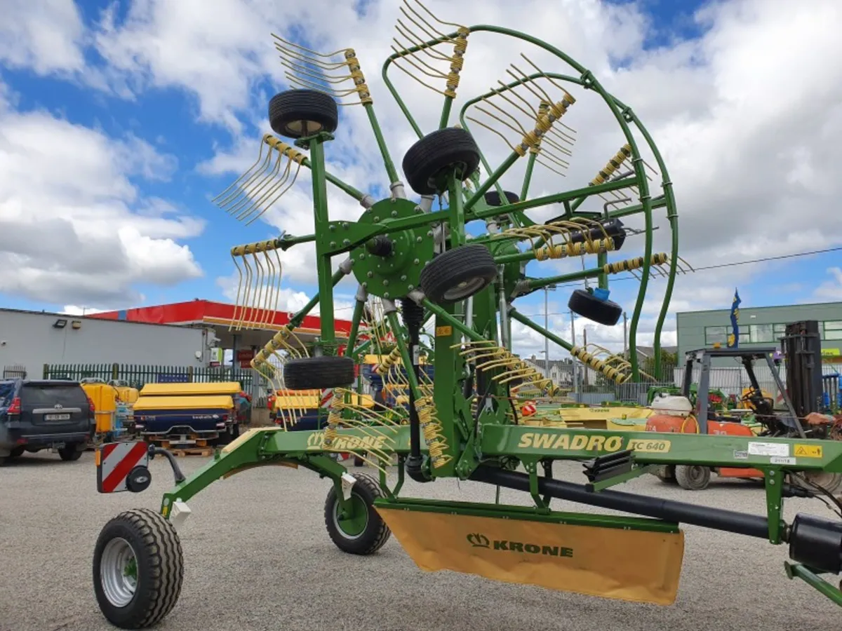 New Krone TC 640 Trailed Silage Rake - Image 4