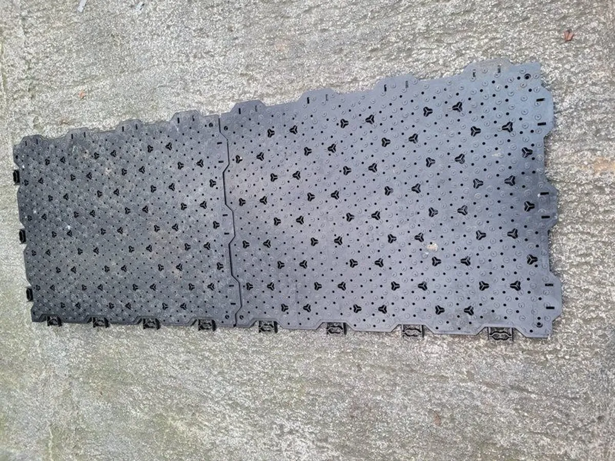 Golf Chipping Mat for Indoor/Outdoor Delivered - Image 2