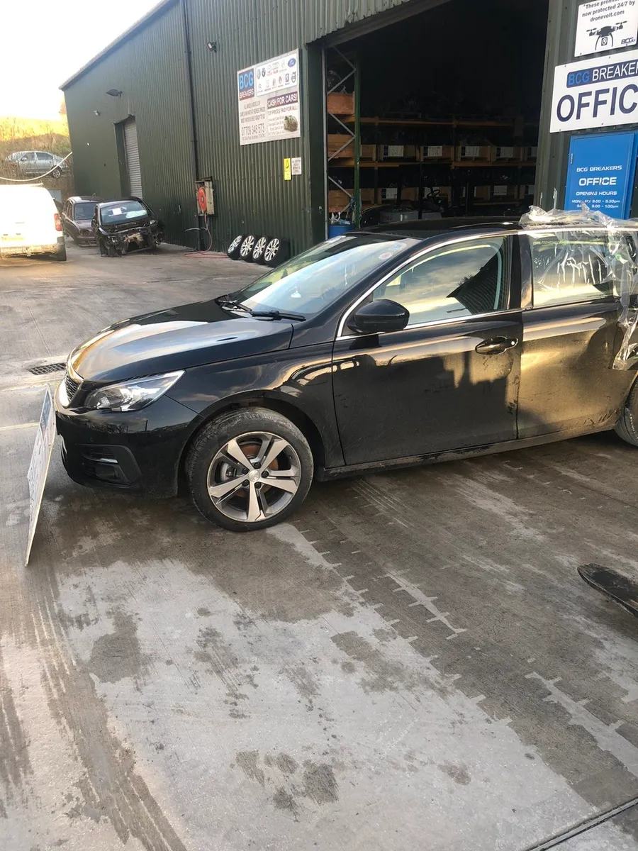 2021 Peugoet 308 parts breaking - Image 2