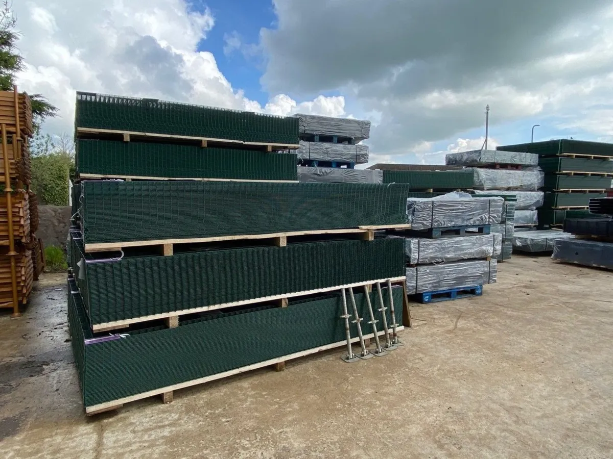 SECURITY FENCING - Image 1