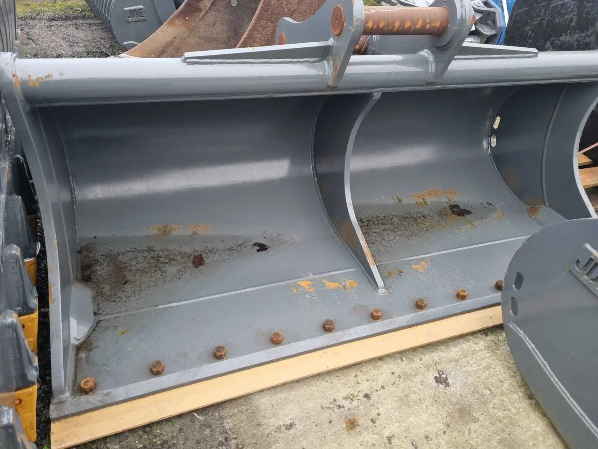 13T Heavy duty grading buckets in stock - Image 2